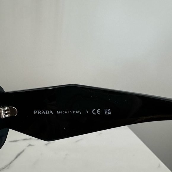 Prada Symbole sunglasses - Picture 4 of 7